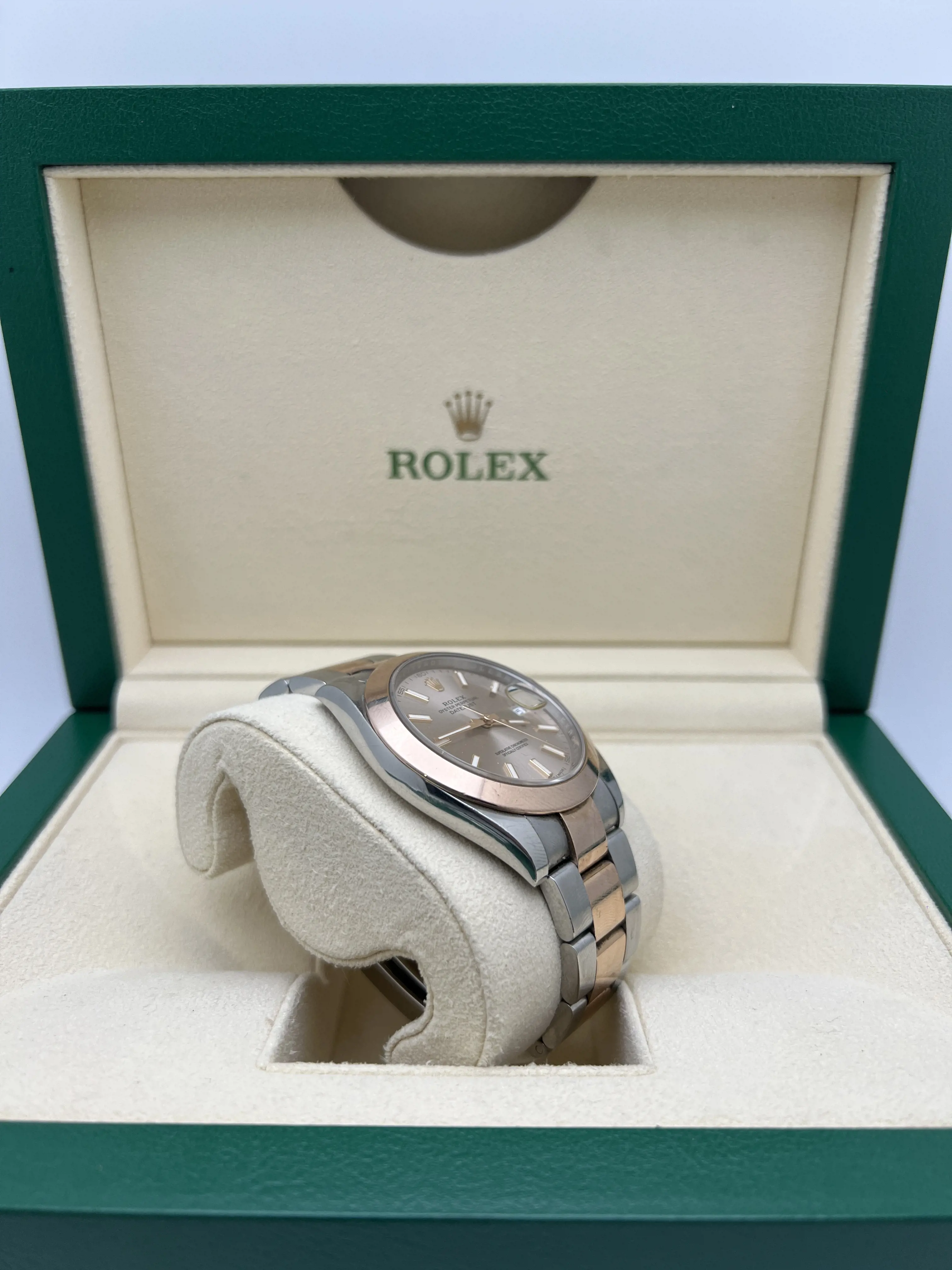 ワールド・イズ・ユアーズ Rolex Datejust 41mm 126301 18K Everose Steel Silver Sundust