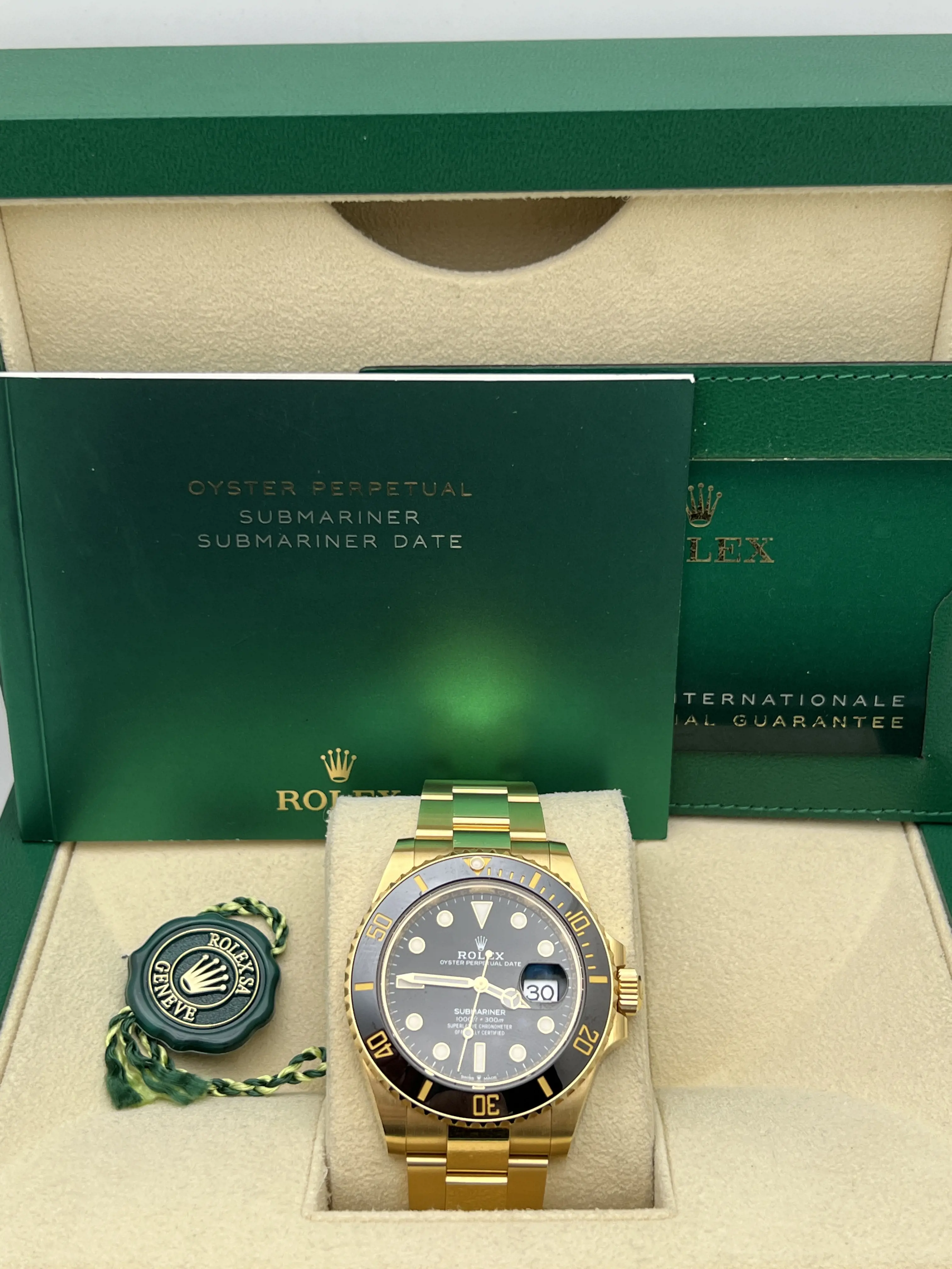 Rolex Submariner Date 41mm 126618LN 18K Yellow Gold Watch Black