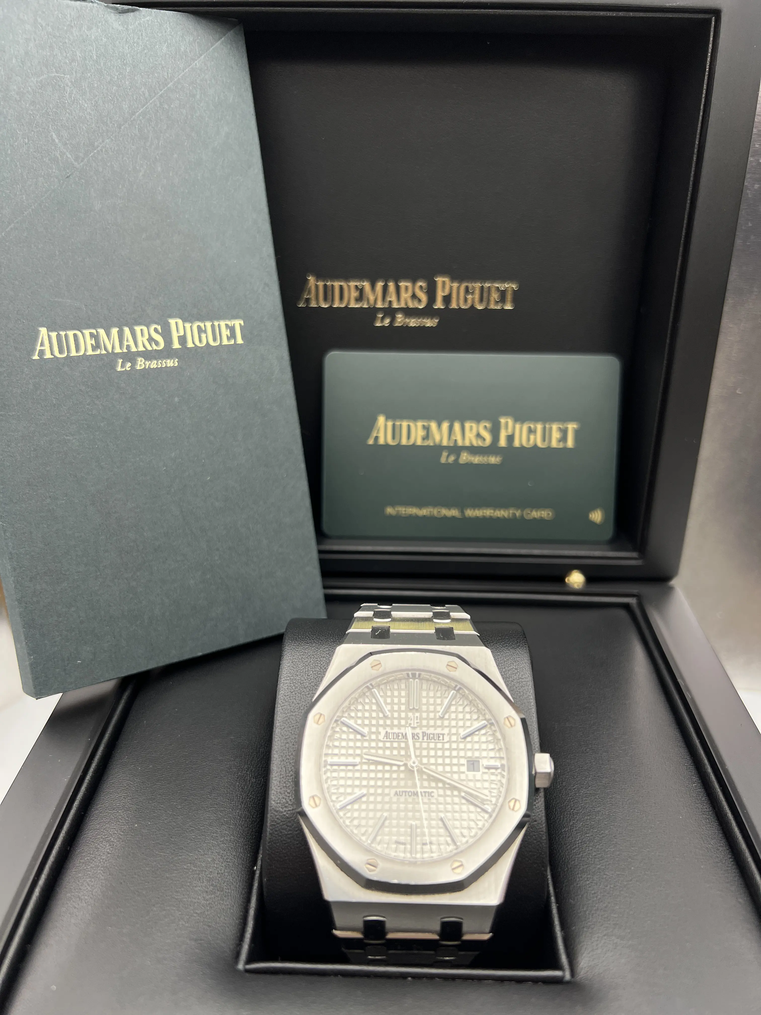 Audemars Piguet Royal Oak 15400ST.OO.1220ST.02 White Dial Box and