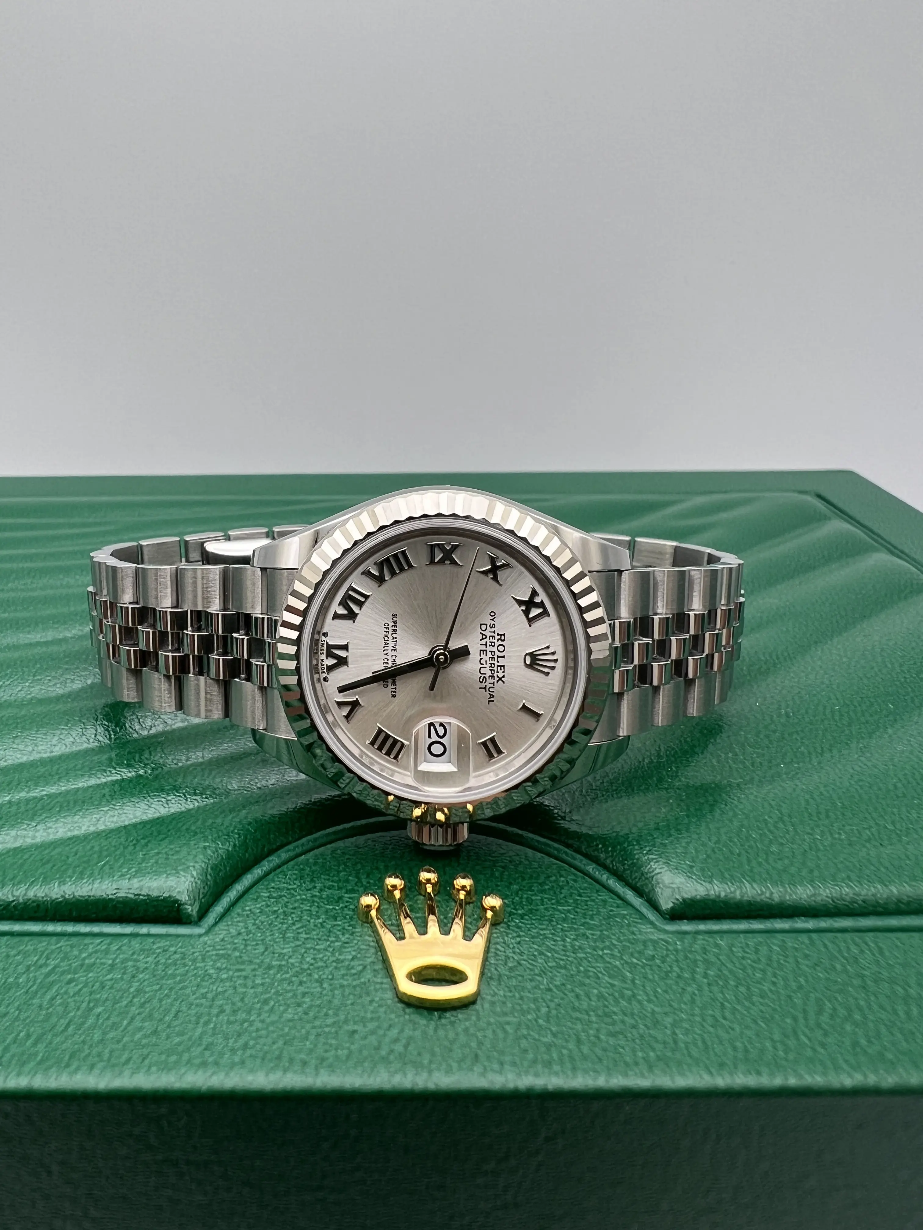 2022 Rolex Datejust 28mm 279174 18K Fluted Silver Roman Numeral