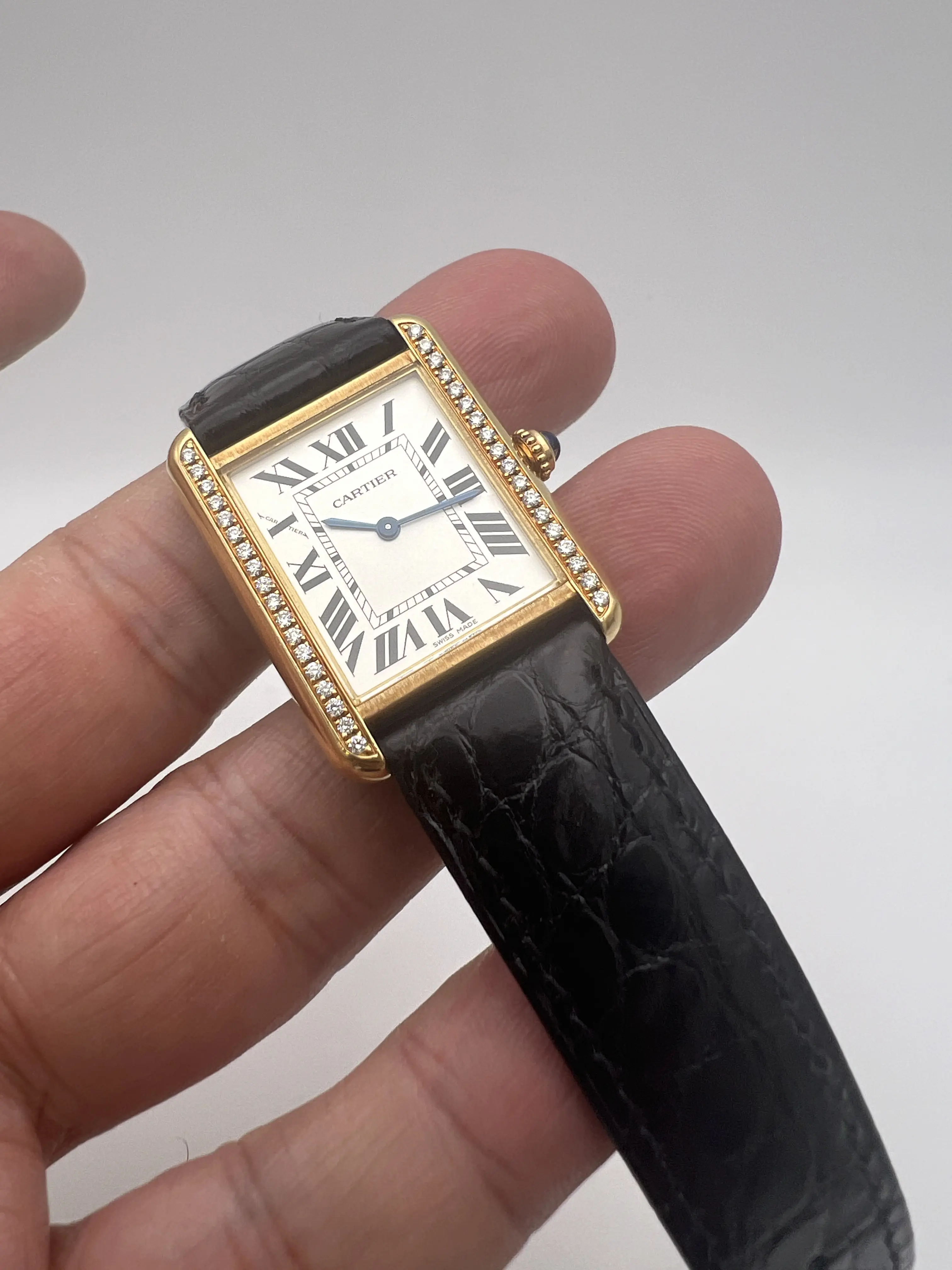 Cartier Tank Solo 18K Yellow Gold Women display picture 1